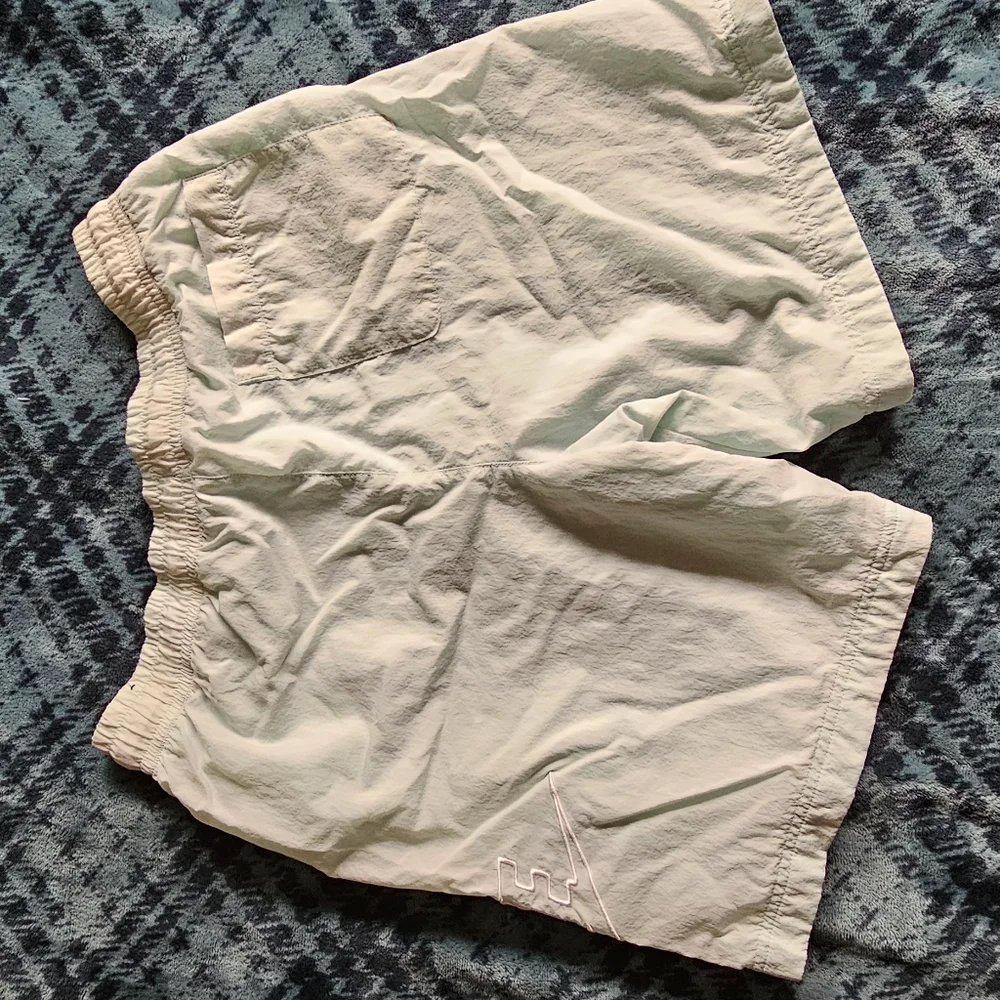 Nike unisex shorts mint color size L‎